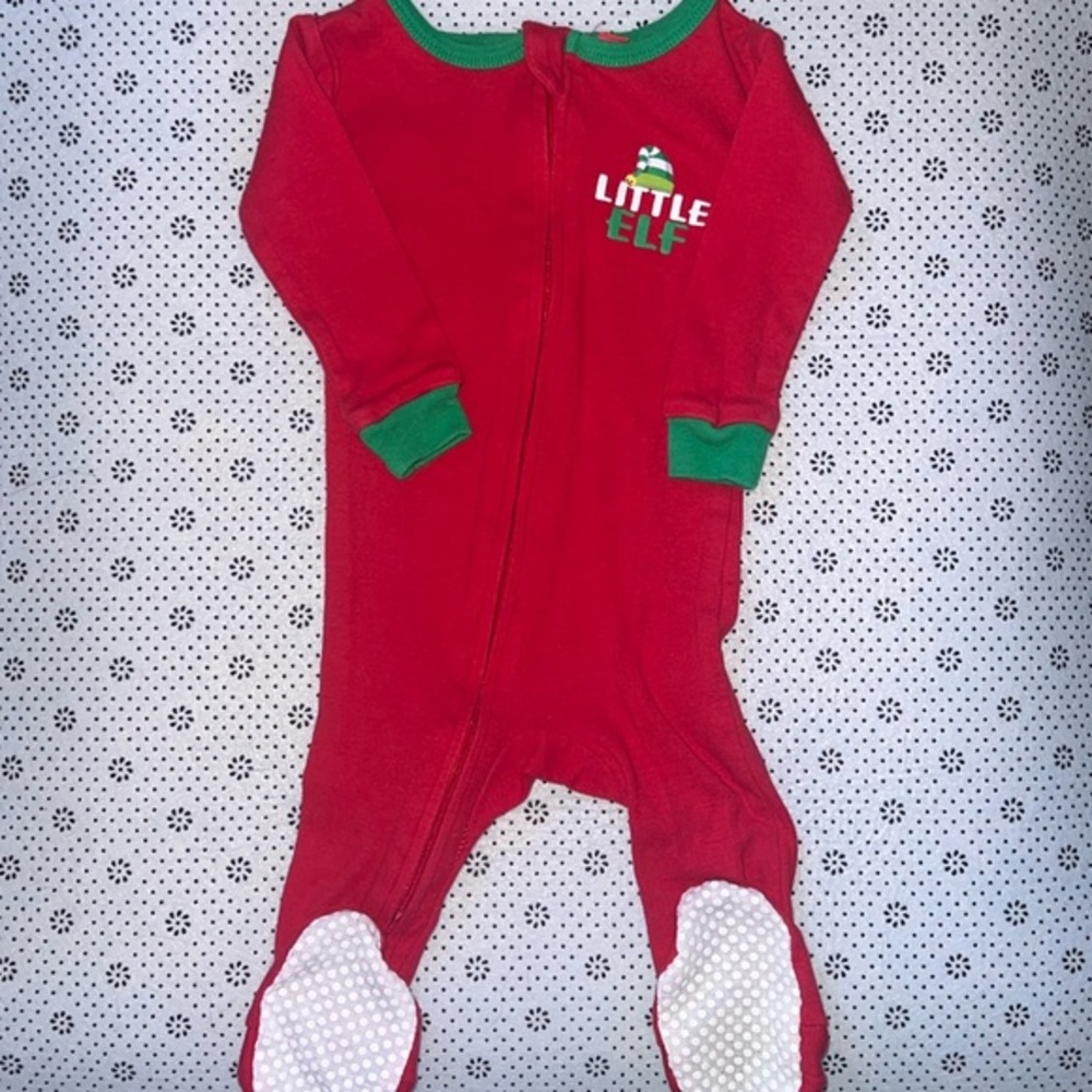 🛍Cute Little neutral gender HOLIDAY Sleeper size 9 Months 🛍